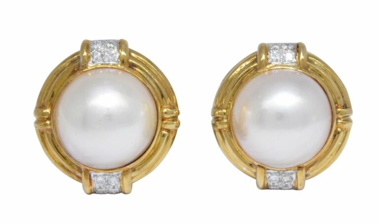 0.32 Carat Diamond 
Mabe Pearl 
18k Yellow Gold Earrings