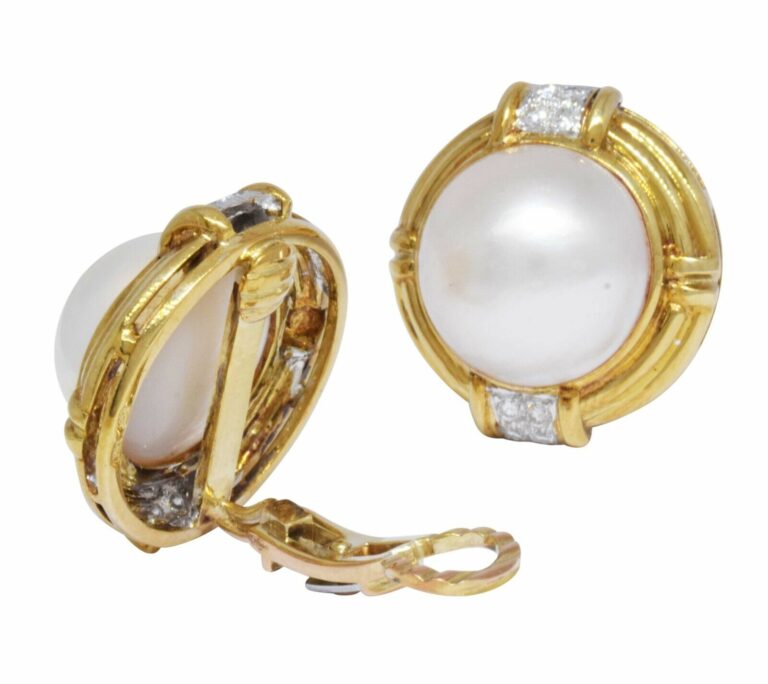 0.32 Carat Diamond 
Mabe Pearl 
18k Yellow Gold Earrings