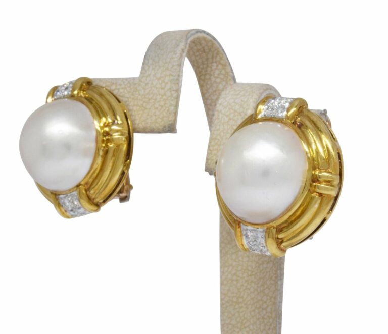 0.32 Carat Diamond 
Mabe Pearl 
18k Yellow Gold Earrings