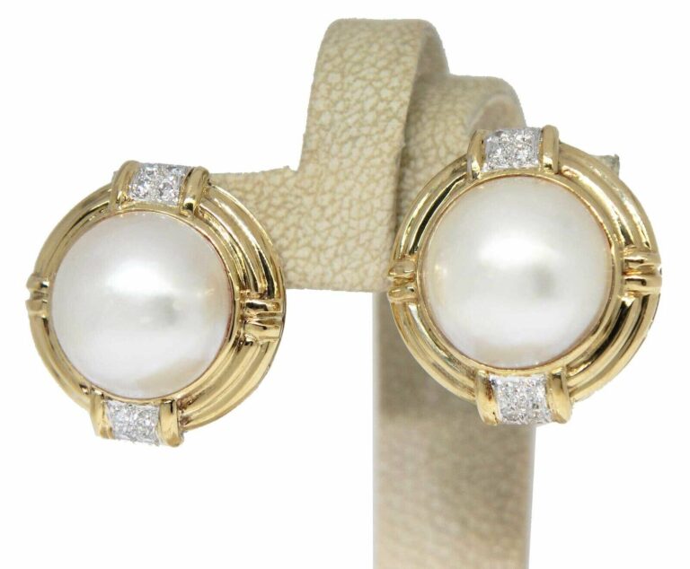 0.32 Carat Diamond 
Mabe Pearl 
18k Yellow Gold Earrings