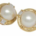 0.32 Carat Diamond 
Mabe Pearl 
18k Yellow Gold Earrings