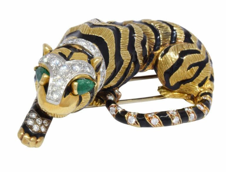 David Webb Tiger 18k Yellow Gold Black Enamel Diamond 
Green Emerald Brooch