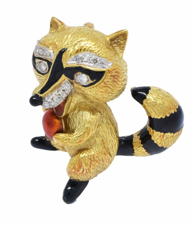 Brooch 18K Yellow Gold Diamond 
Enamel Racoon