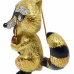 Brooch 18K Yellow Gold Diamond 
Enamel Racoon