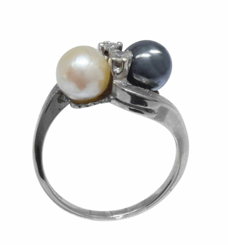 Diamond And Pearl 14K White Gold Ring Size 5.25