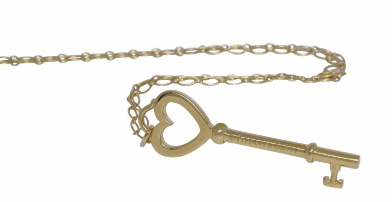 Tiffany 
Co. Heart Key 18k Yellow Gold Pendant Long Chain Necklace 31"