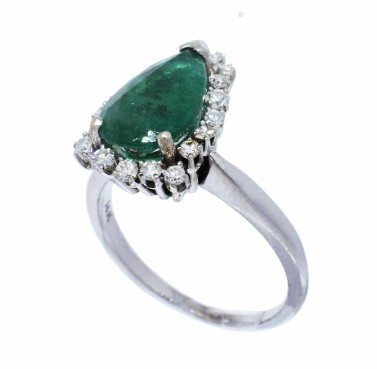 Ladies 14K White Gold Diamond 
Emerald Ring 7.25