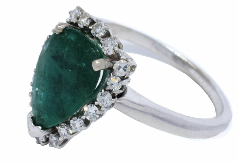 Ladies 14K White Gold Diamond 
Emerald Ring 7.25