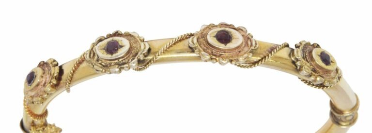 Ladies 14k Yellow Gold 
Garnet Vintage Bangle Bracelet