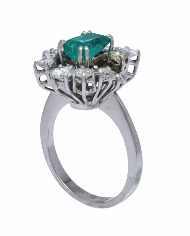 Ladies Diamond 
Emerald Ring 18k White Gold Size 6.5