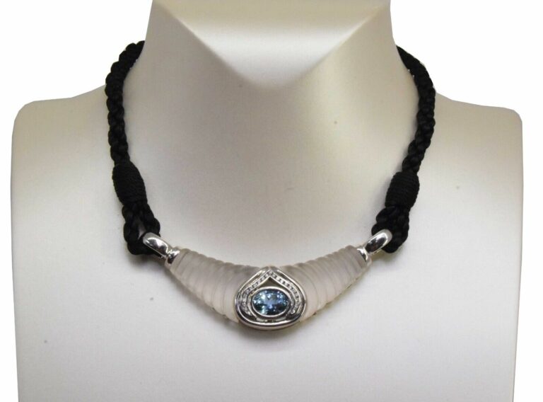 Ladies Necklace 14k White Gold Diamond 
Topaz