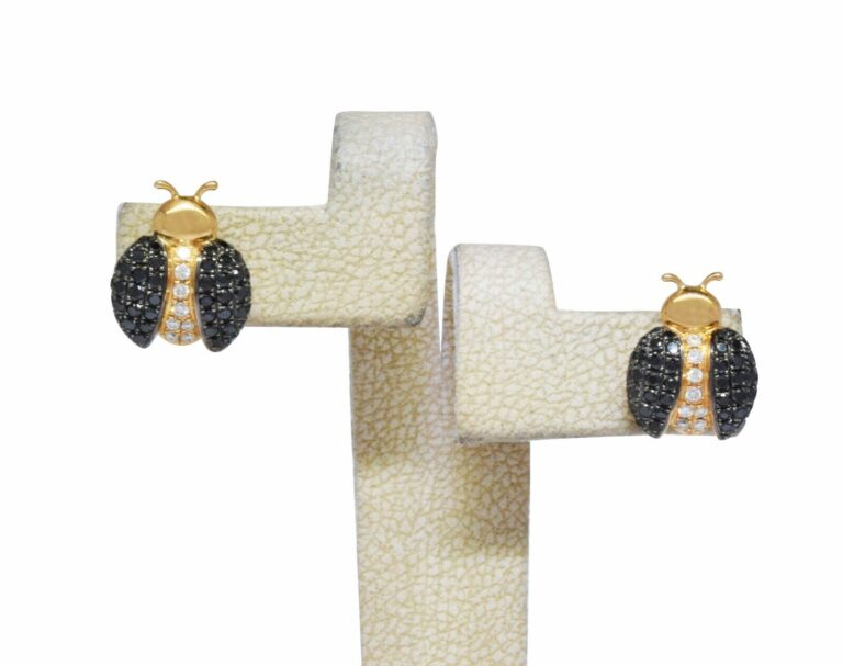 Ladybug Earrings Diamond 
18k Yellow Gold